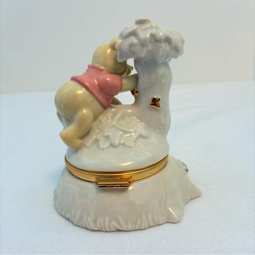 Lenox Treasures Disney Winnie the Pooh "Pooh's Treasure of Honey" Trinket Box - Picture 5 of 12